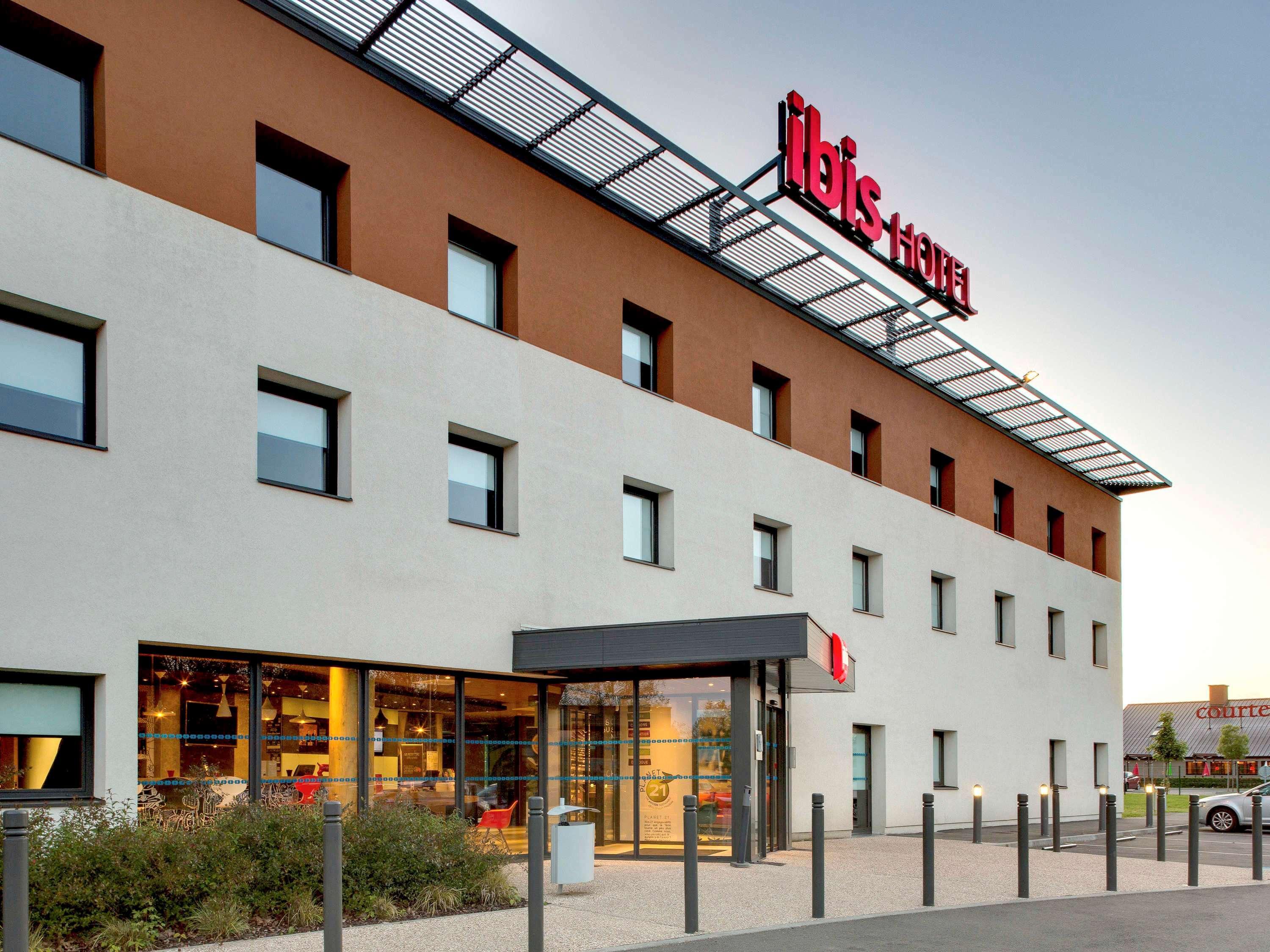 Hotel Ibis Montceau Les Mines Exterior foto