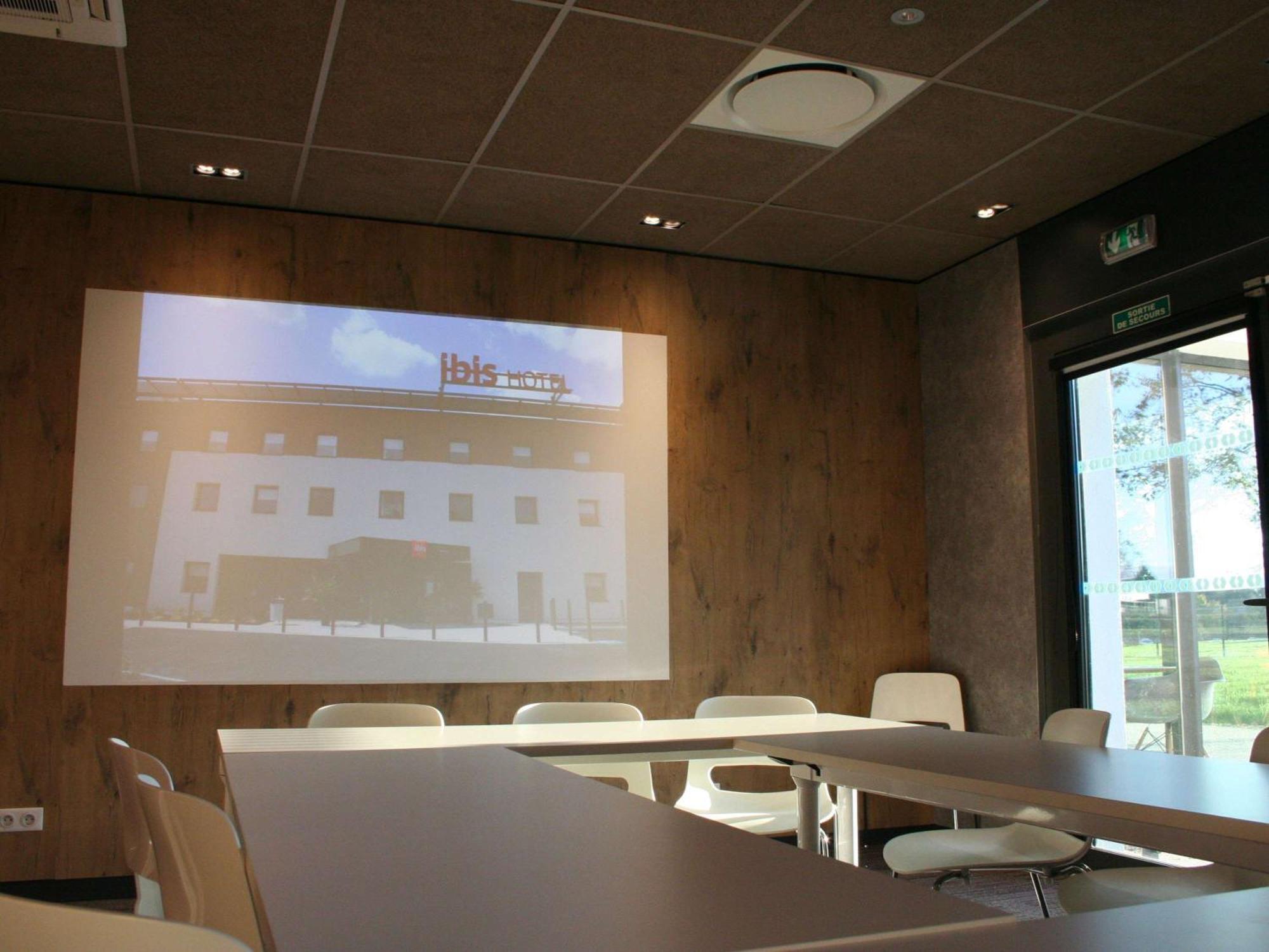 Hotel Ibis Montceau Les Mines Exterior foto