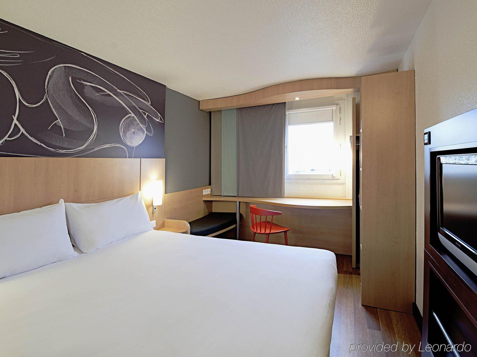 Hotel Ibis Montceau Les Mines Exterior foto