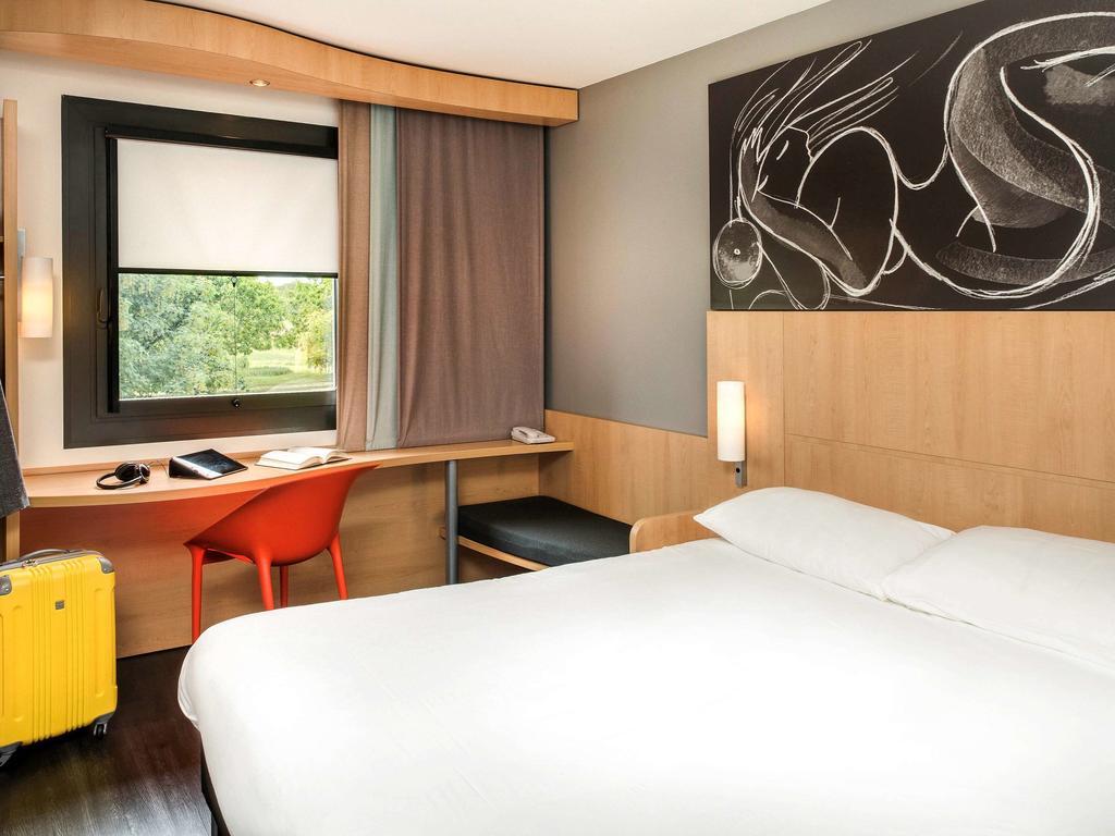 Hotel Ibis Montceau Les Mines Exterior foto