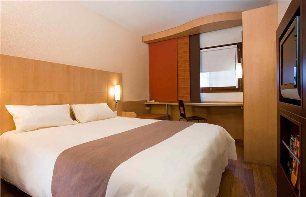 Hotel Ibis Montceau Les Mines Zimmer foto
